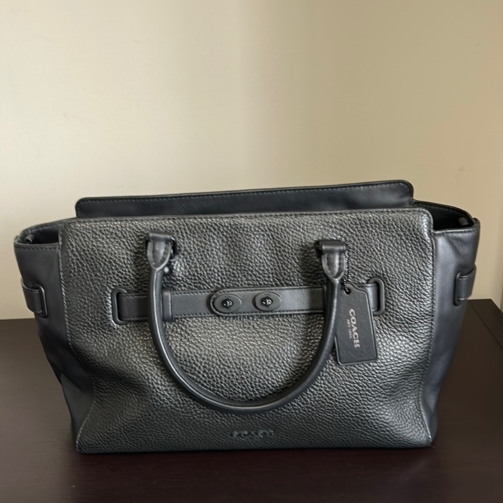 COACH Swagger 27 Glovetanned Leather
Satchel Black Purse Blackend Hardware Logo
